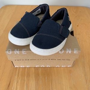 Size 5 Toms Tiny Navy Alpargata shoes brand new